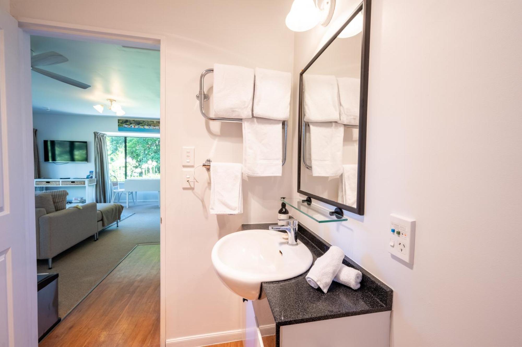 Woodside - Akaroa Holiday Cottage 외부 사진